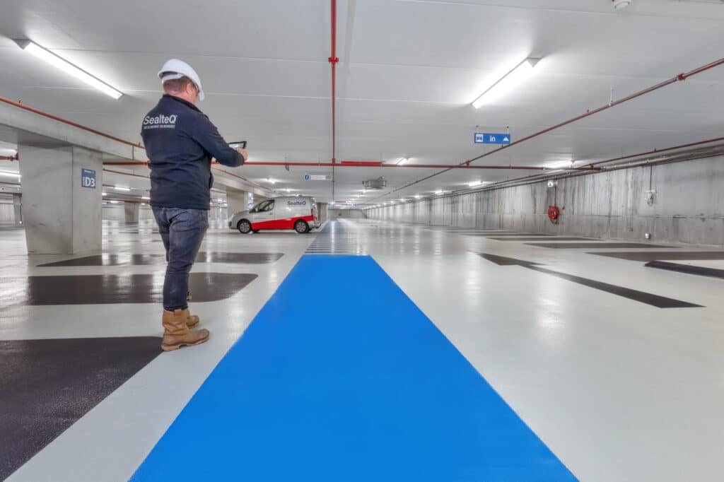 Vloeren in parkeergarage Willinkplein te Emmen gerenoveerd en voorzien van een nieuw coatingsysteem