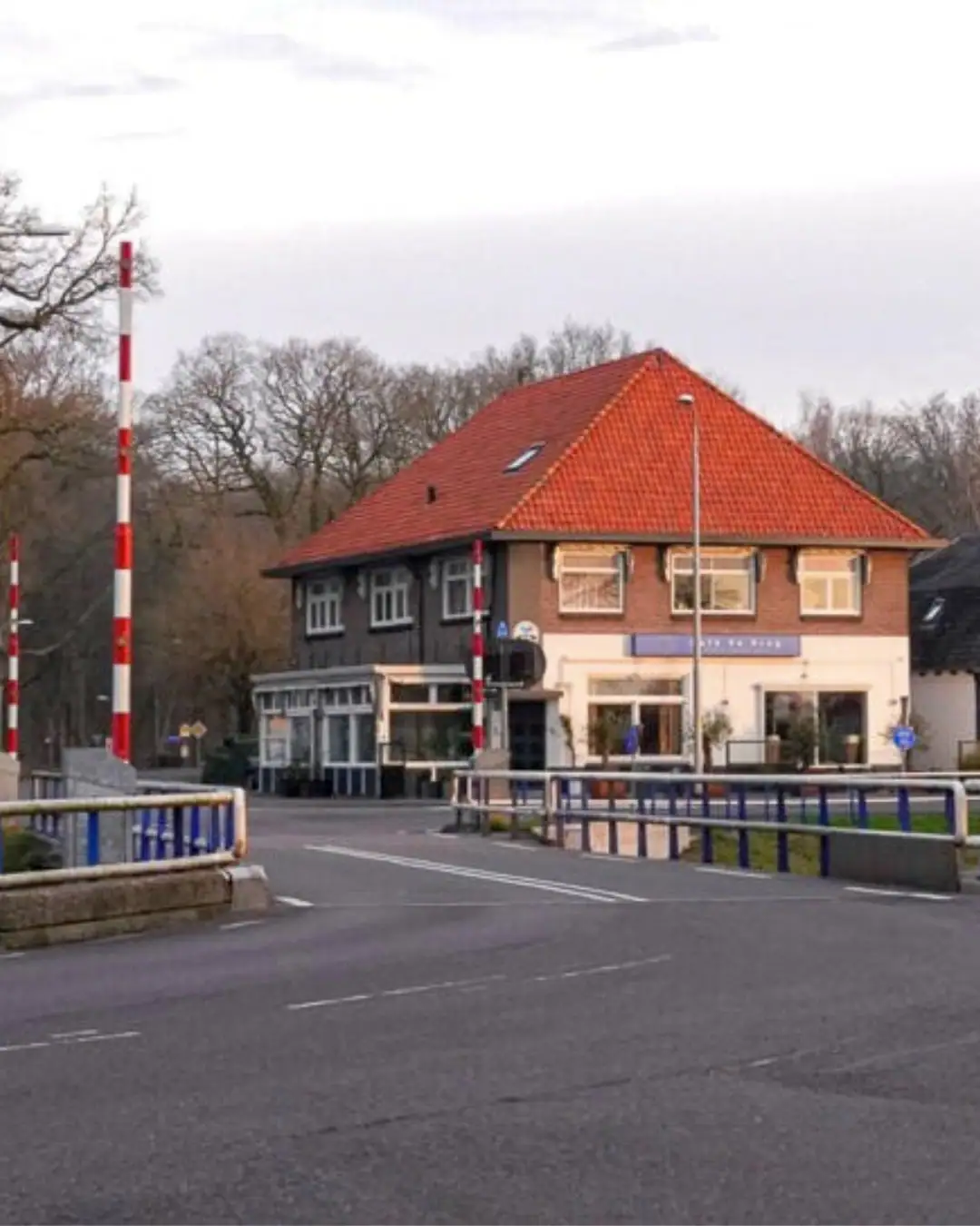 Nieuwe slijtlaag Boskampsbrug in Havelte