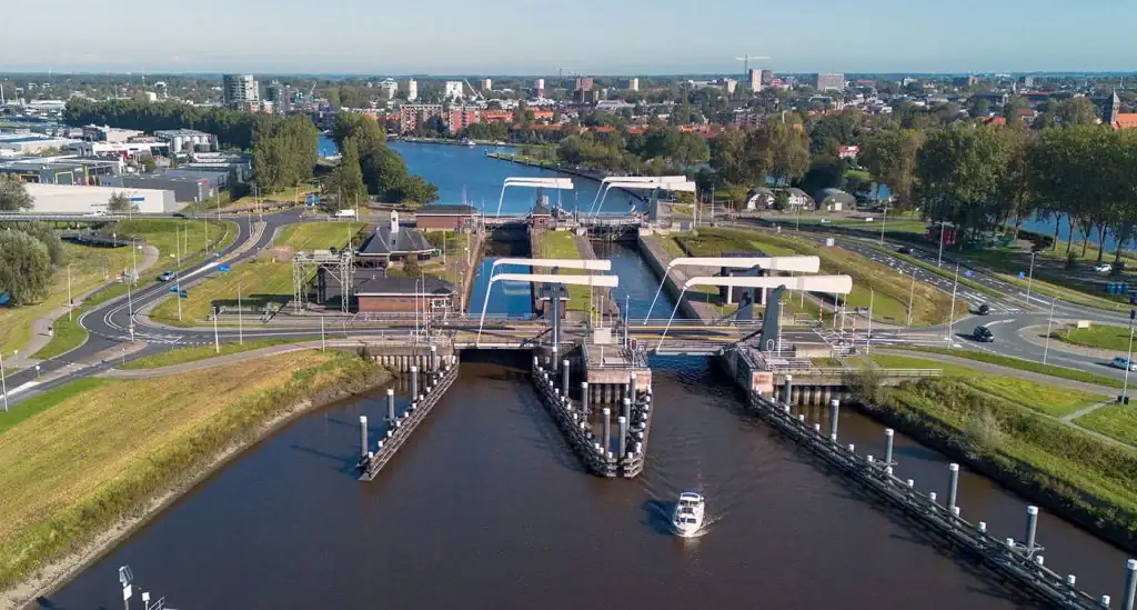 Groot onderhoud Julianasluizencomplex Gouda