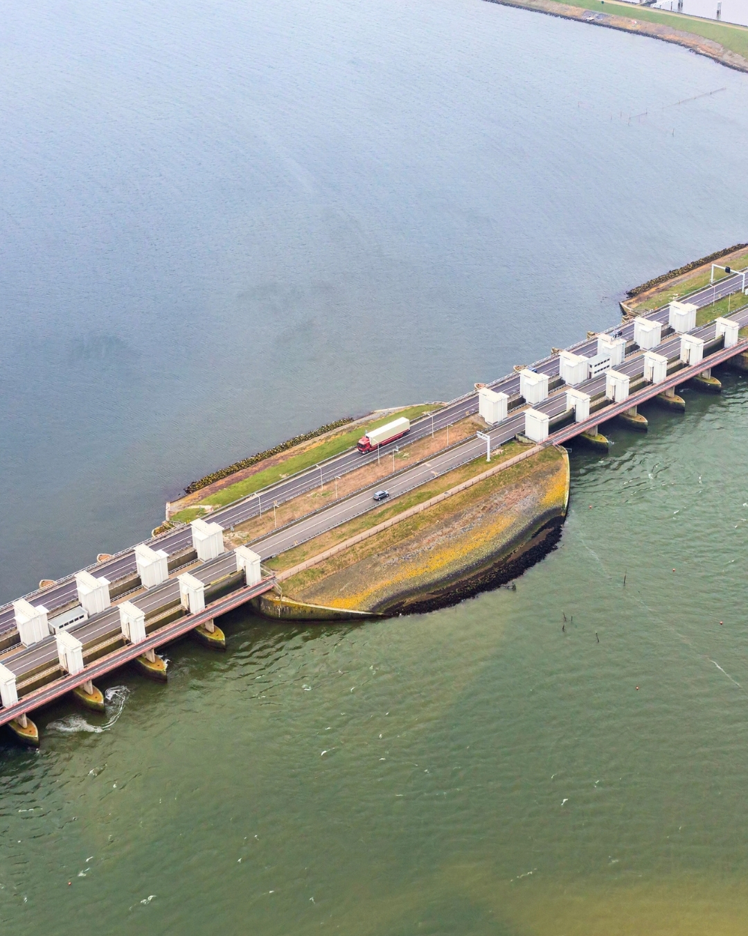 Betonreparatie spuikokers Afsluitdijk