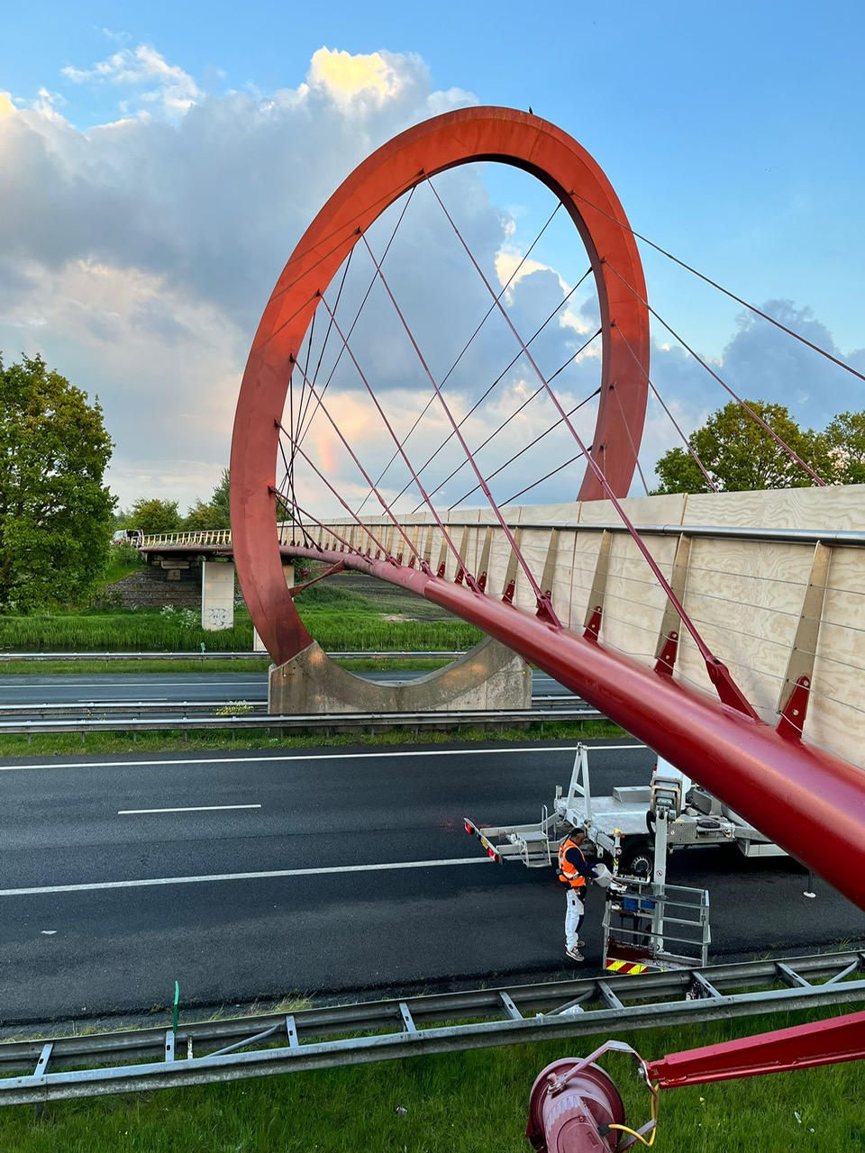 Instandhaltung und Erneuerung der Verschleißschicht der Fahrradbrücke „De Ring“ in Drachten